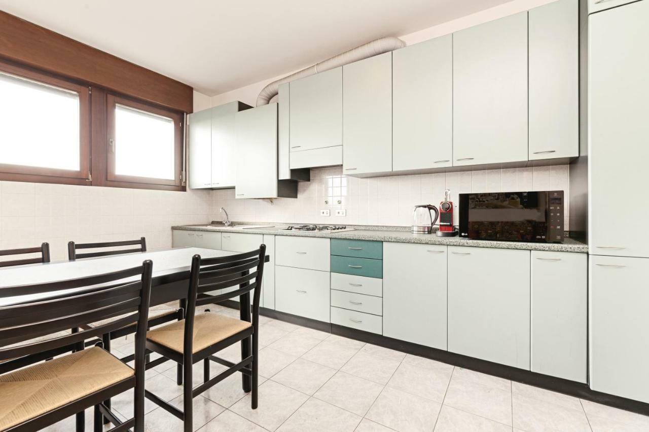 Colourful Flat Borgo Roma Apartment Верона Екстериор снимка